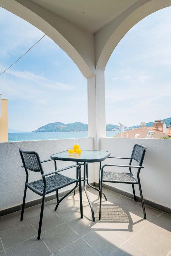 Nea Iraklitsa Marinis Boutique Rooms מראה חיצוני תמונה